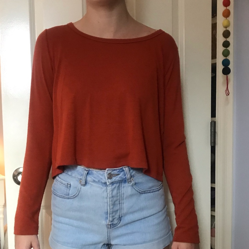 Long sleeved cropped shirt